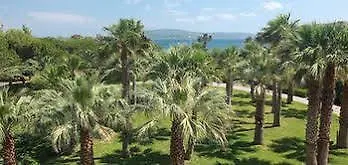 Baia Di Conte מלון